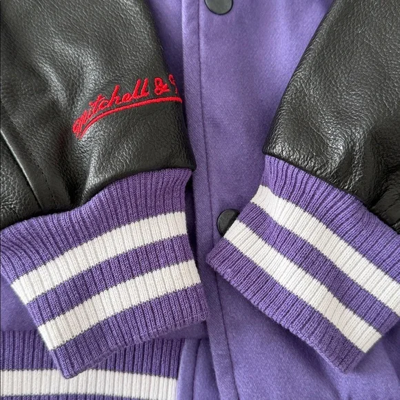 Mitchell & Ness Toronto Raptors Varsity - Picture 12 of 17